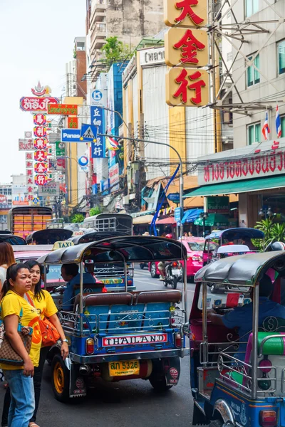 Pouliční scéna v čínské čtvrti, Bangkok — Stock fotografie