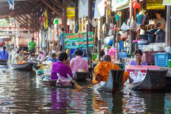Auf dem freien Markt damnoen saduak in thailand — Stockfoto