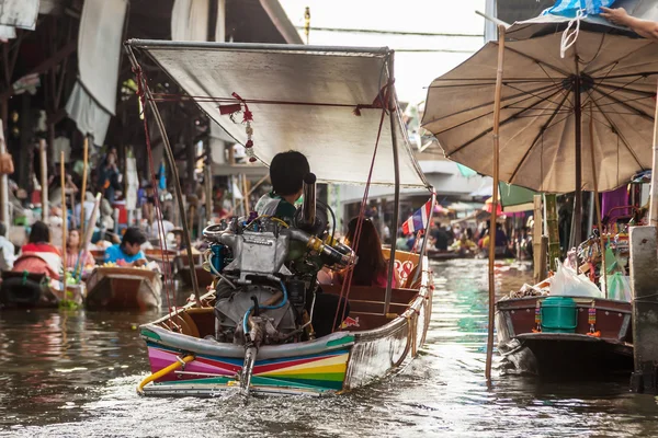 Auf dem freien Markt damnoen saduak in thailand — Stockfoto