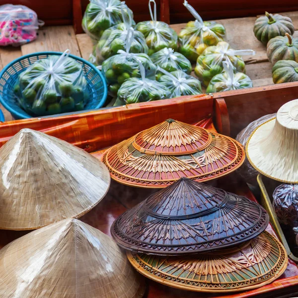 On the floating market Damnoen Saduak in Thailand — Stock Photo, Image