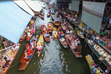 Ünlü yüzen Pazar Damnoen Saduak Tayland
