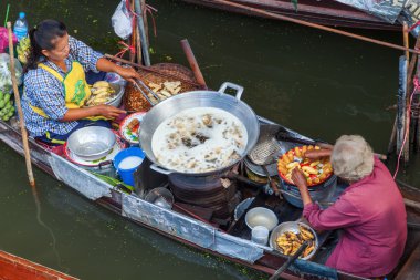 Tayland Damnoen Saduak yüzen Pazar