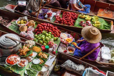 Tayland Damnoen Saduak yüzen Pazar