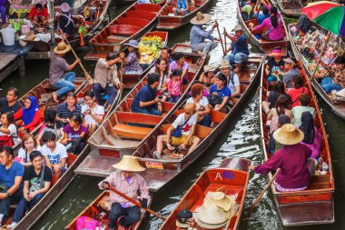 Ünlü yüzen Pazar Damnoen Saduak Tayland