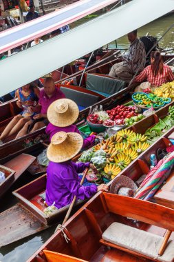 Tayland Damnoen Saduak yüzen Pazar