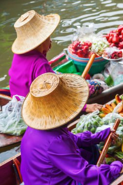 Tayland Damnoen Saduak yüzen Pazar