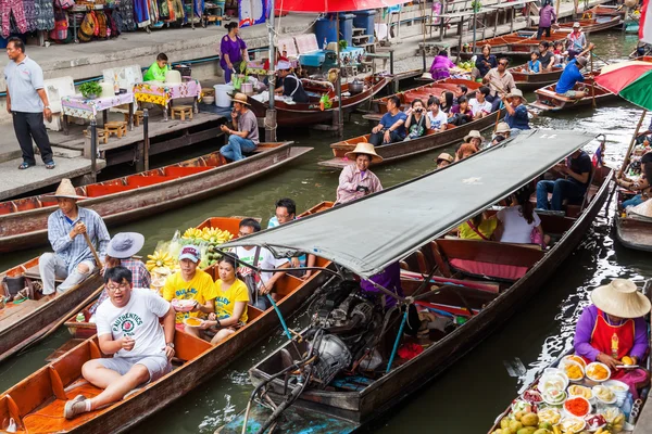 Famoso mercado flotante Damnoen Saduak en Tailandia —  Fotos de Stock