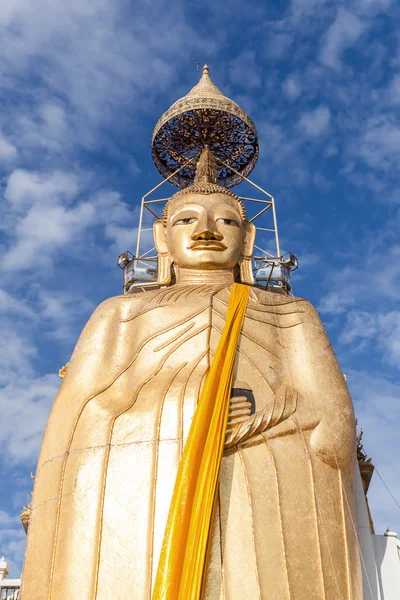 Temple Wat Intharawihan in Bangkok — Stock Photo, Image
