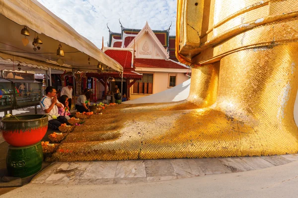 Tempel Wat Intharawihan in Bangkok — Stockfoto