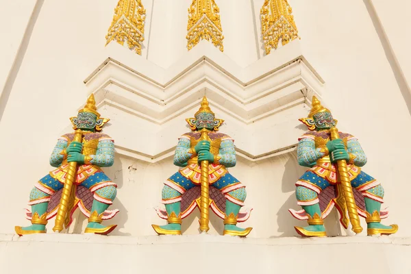 Detalle del templo budista Wat Phichaiyat en Bangkok, Tailandia —  Fotos de Stock