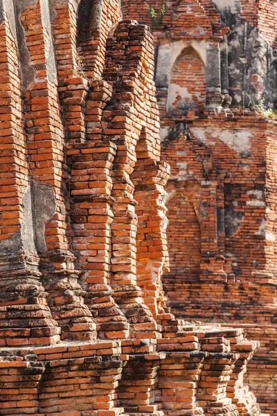 Wat Ratchaburana，在泰国大城府历史公园的一座佛教寺庙废墟 — 图库照片