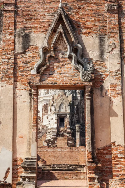 Wat Ratchaburana，在泰国大城府历史公园的一座佛教寺庙废墟 — 图库照片