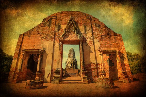 Wat Ratchaburana, Ayutthaya tarihi park, Tayland Budist tapınağı bir harabe Vintage tarzı resmi — Stok fotoğraf