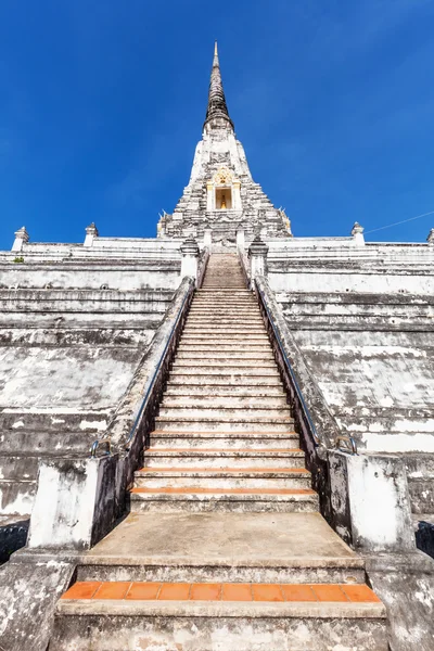 Chedi Phukhao Thong Thai in Ayutthaya, Thailand — Stockfoto