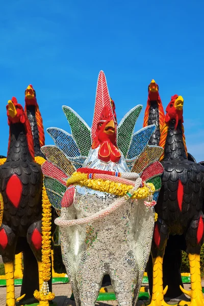 Esculturas de gallos artísticos en Ayutthaya, Tailandia — Foto de Stock