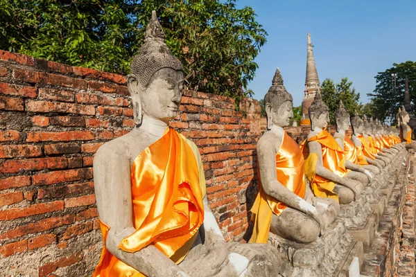 Rzeźby Buddy w buddyjskiej świątyni Wat Yai Chai Mongkon w historycznym mieście Ayutthaya, Tajlandia — Zdjęcie stockowe