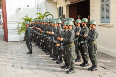 Wat Phra Kaew Bangkok, Tayland, Muhafız değiştirme