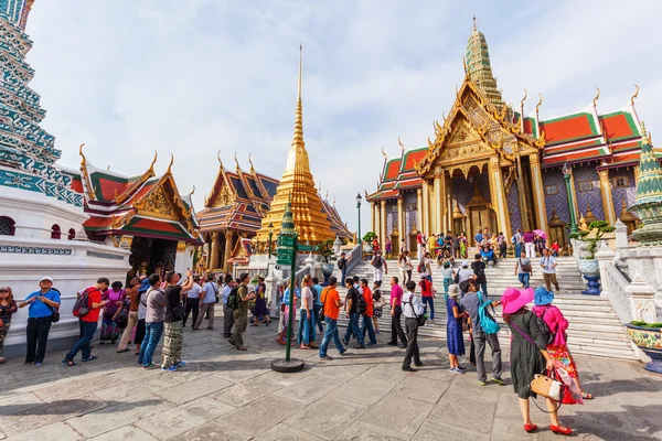 佛教寺庙玉佛寺在泰国曼谷举行 — 图库照片
