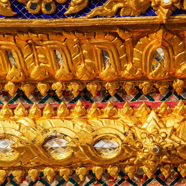 Dettaglio ornamentale dal tempio buddista Wat Phra Kaew a Bangkok, Thailandia — Foto Stock