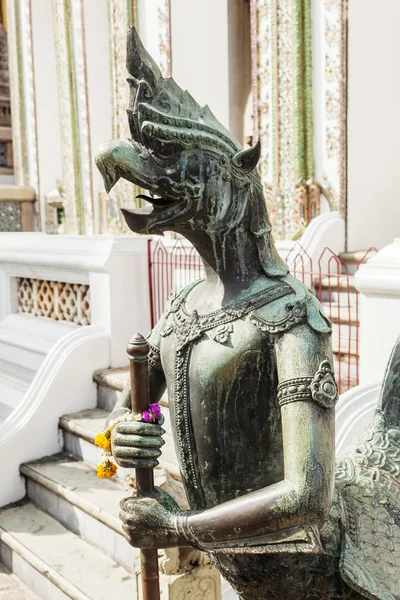 タイ、バンコクの寺院ワット ・ シーラッタナーサーサダーラーム仏教彫刻 — ストック写真