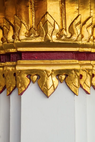 Detalle ornamental del templo budista Wat Phra Kaew en Bangkok, Tailandia — Foto de Stock