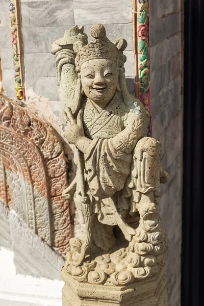 Escultura budista no templo Wat Phra Kaew em Bangkok, Tailândia — Fotografia de Stock