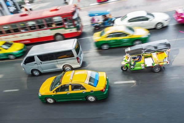 Ovansida av trafiken i Bangkok i rörelse oskärpa — Stockfoto