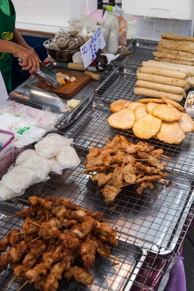 At a traditional roadside cook shop in Bangkok, Thailand — Stock Photo, Image
