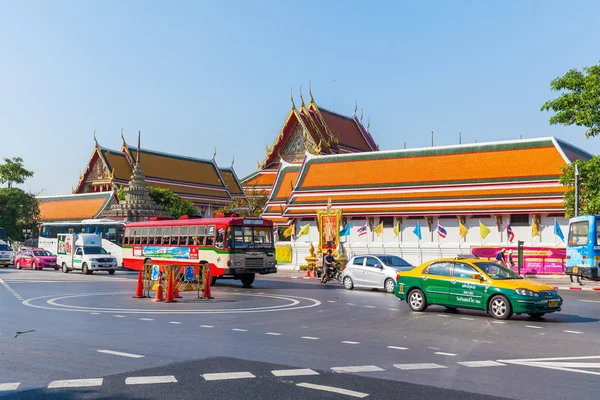Street scene at the temple Wat Pho in Bangkok, Thailand — Stock Photo, Image