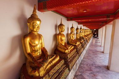 Wat Pho tempel Bangkok, Tayland, altın Buda heykelleri