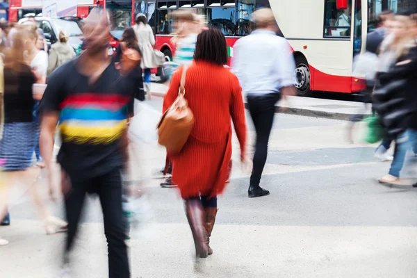 Crowd of people in motion blur crossing a city street — Stock Photo, Image