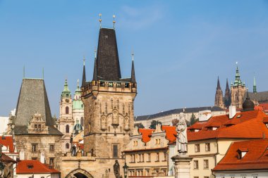 Ortaçağ köprü kule Charles Köprüsü'nde Prag, Çek Cumhuriyeti