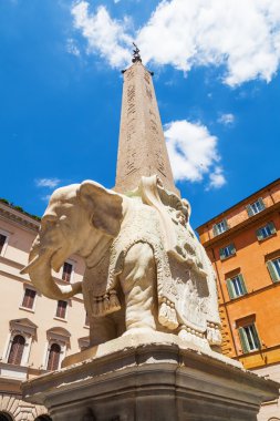 Ünlü fil heykel ile obelisque Roma, İtalya