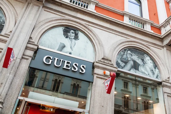 Guess store with a Sophia Loren look alike model picture in Milan, Italy. — Stock Photo, Image