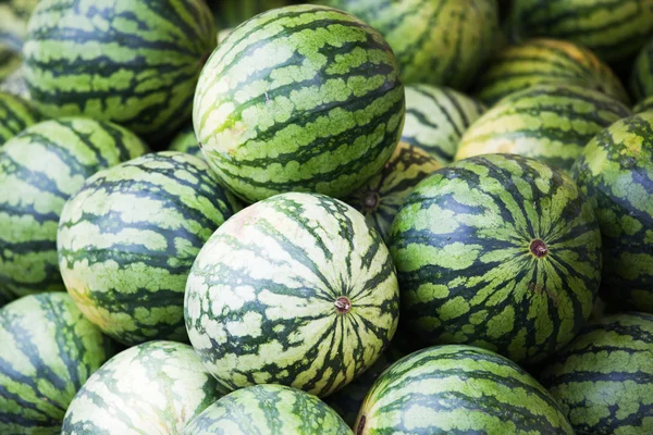 Su karpuz yığını