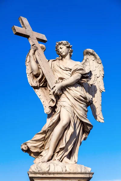 Esculturas en el Ponte Sant Angelo en Roma, Italia — Foto de Stock