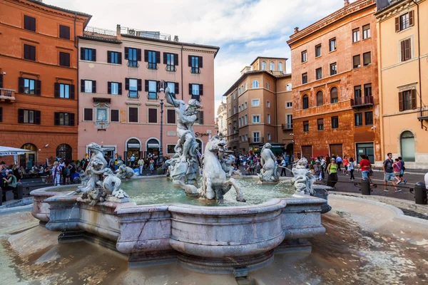 Sur la place Piazza Navona à Rome, Italie — Photo