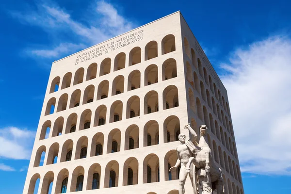 Palazzo della Civilta del Lavoro i Rom, Italien — Stockfoto