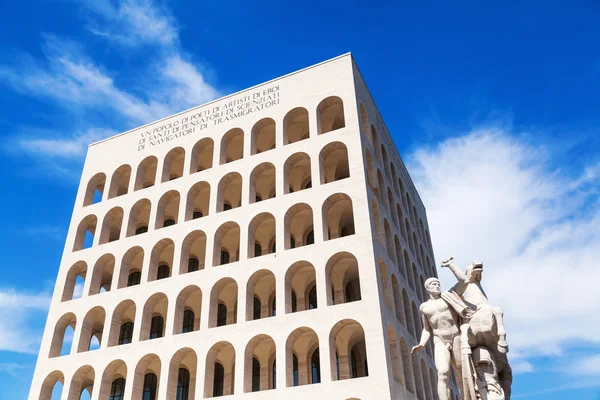 Palazzo della Civilta del Lavoro v Římě, Itálie — Stock fotografie