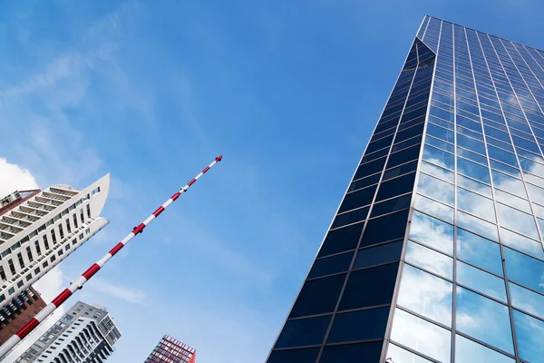 Modern skyskrapa i staden Rotterdam, Nederländerna — Stockfoto