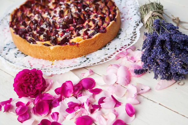 Delicious plum cake — Stock Photo, Image