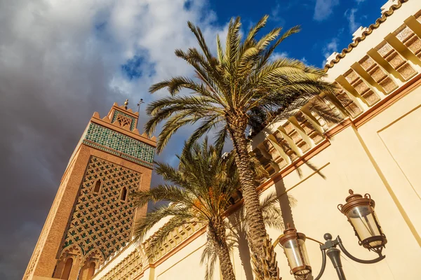 Moskén i medina i Marrakech, Marocko — Stockfoto