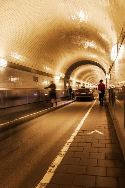 ドイツのハンブルクにある古いエルベトンネル — ストック写真
