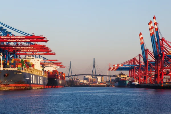 Al porto di Amburgo, Germania — Foto Stock