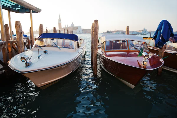 Boats on the Venetian lagoon — Stock Photo, Image