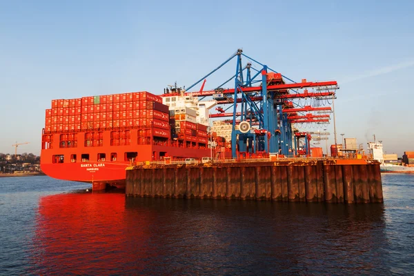 Container ship Santa Clara in the Burchardkai in Hamburg, Alemanha — Fotografia de Stock