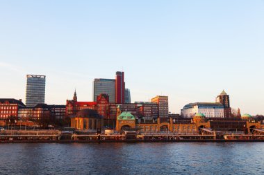 St Pauli, Hamburg, Almanya, waterside görülen Cityscape