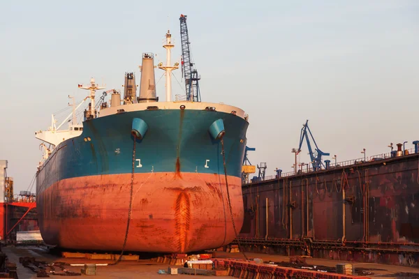 Tong Hai ship in a floating dock in Hamburg, Germany — Stock Photo, Image