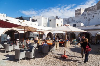 Essaouira, Fas sokak restoranları ile kare