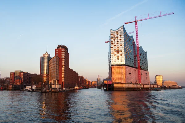 Elbphilharmone i hamnen i Hamburg, Tyskland — Stockfoto